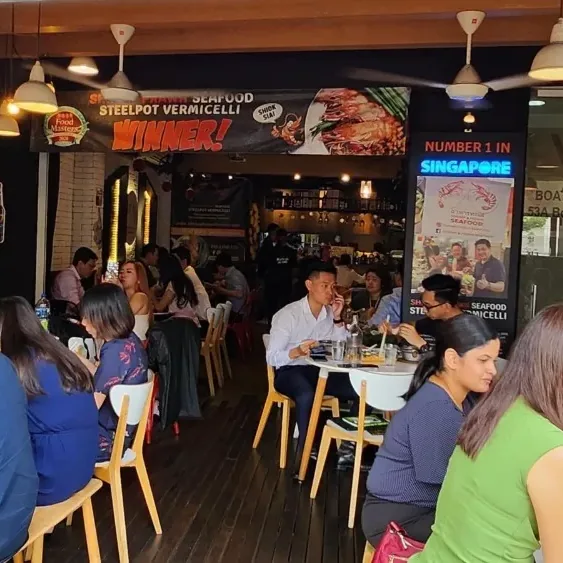 Diners at Shrimp Prawn Seafood, Boat Quay